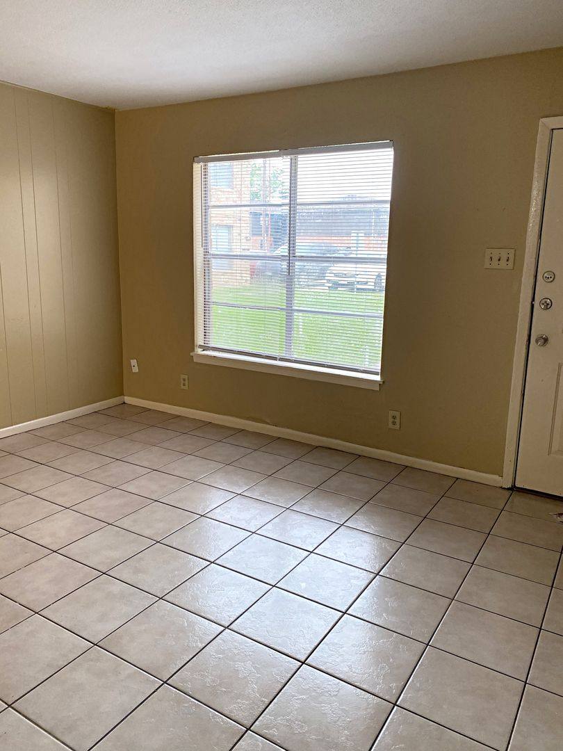 Apartment for rent at 1140-1160 Oregon Ave, Beaumont, TX 77705