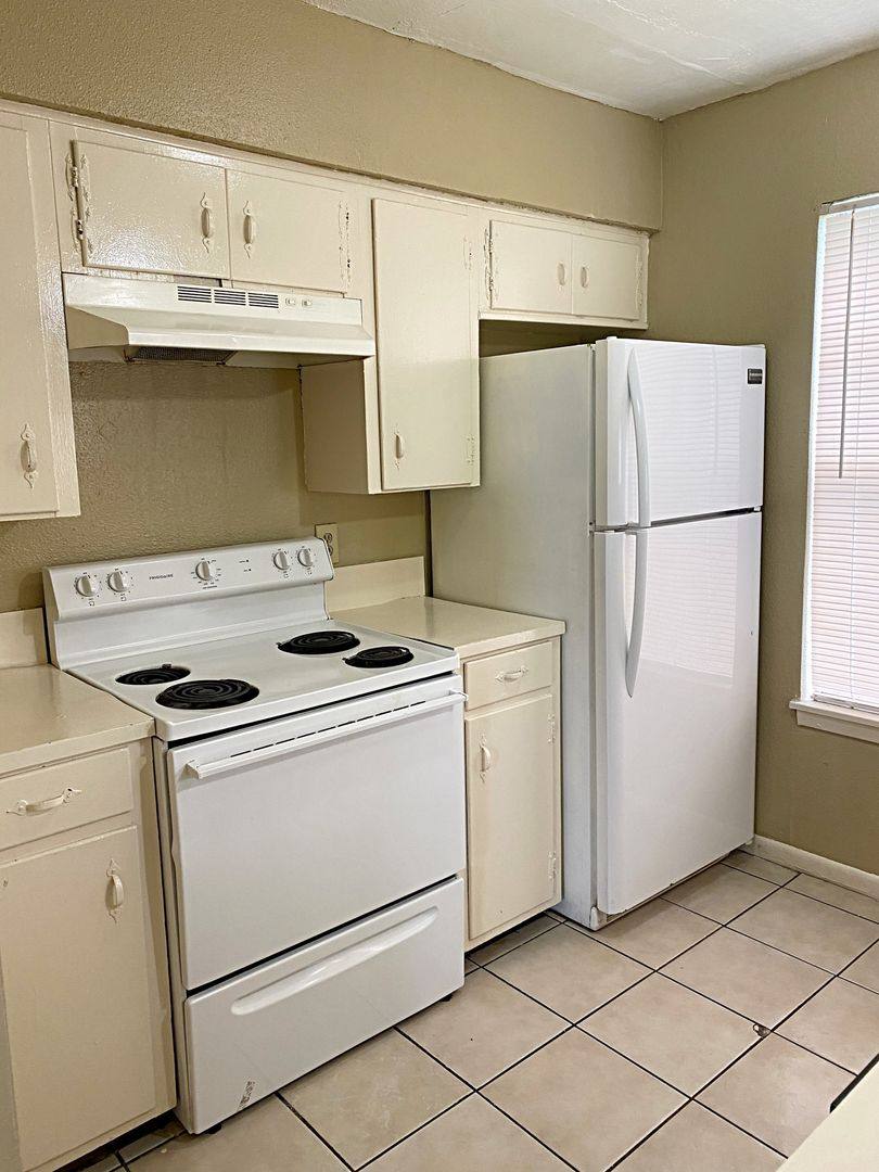 Apartment for rent at 1140-1160 Oregon Ave, Beaumont, TX 77705