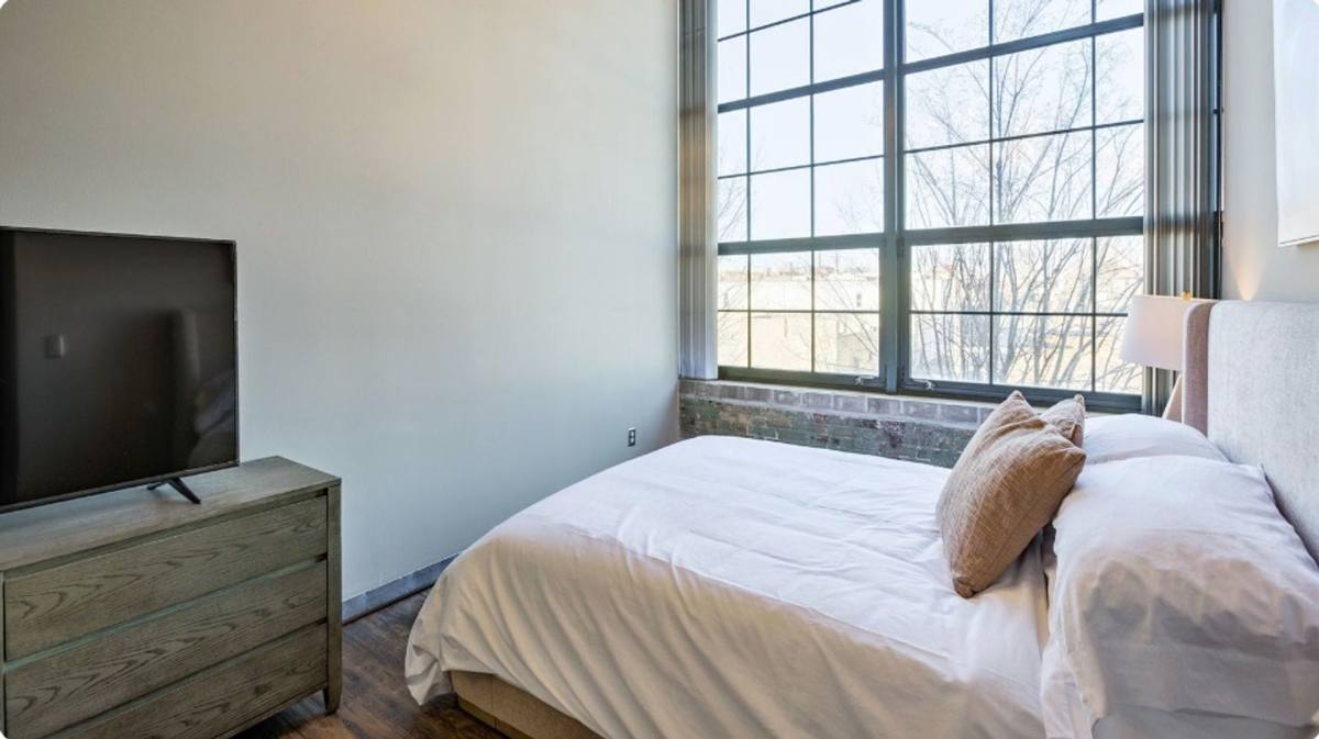 Apartment for rent at 1524 Cuming St, Omaha, NE 68102