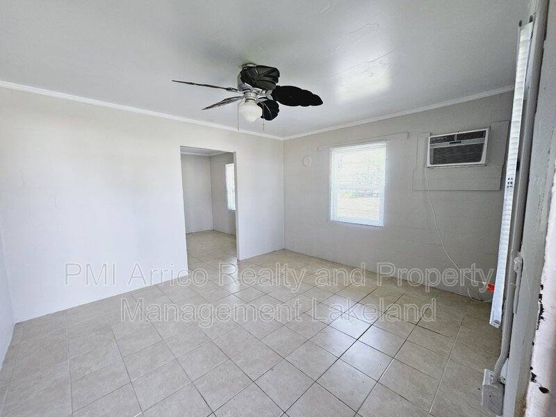 Apartment for rent at 324 Pearl St #2, Lake Wales, FL 33853