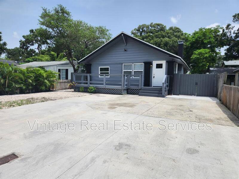 House for rent at 3924 45th Ave N, Saint Petersburg, FL 33714