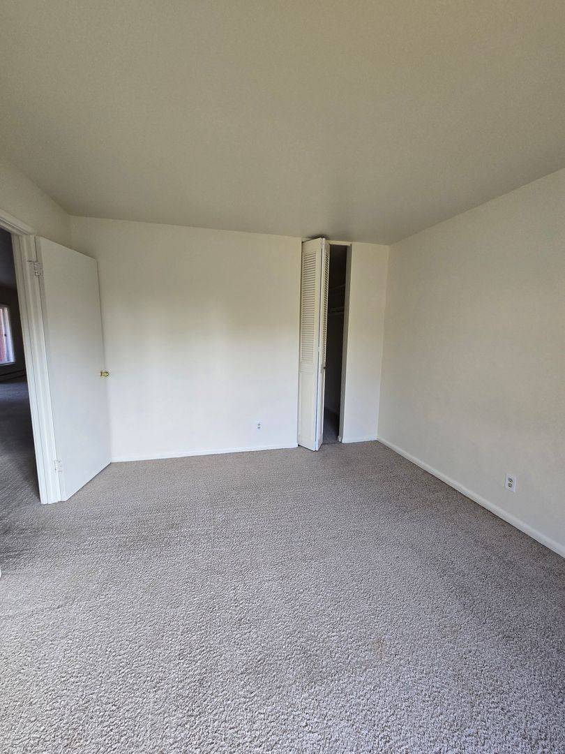 Apartment for rent at 444 Gramercy Dr, Rockford, IL 61107