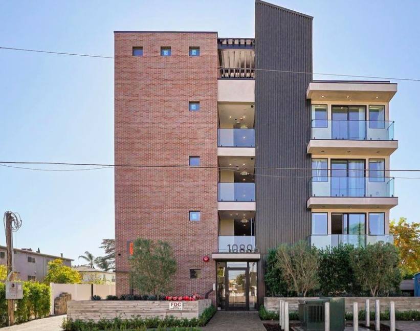 Apartment for rent at 10806 Blix St #402, North Hollywood, CA 91602