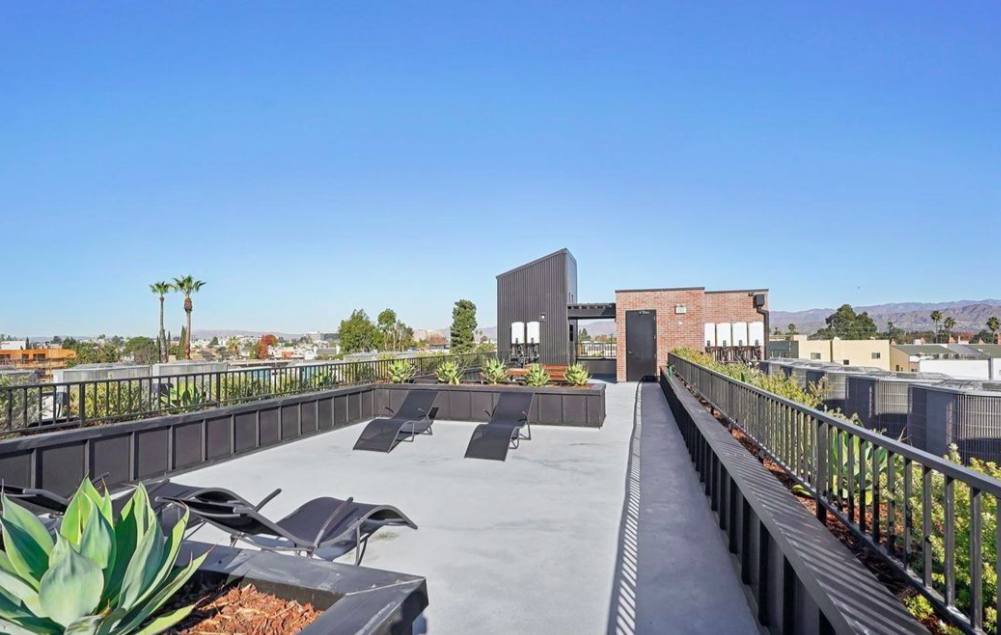 Apartment for rent at 10806 Blix St #402, North Hollywood, CA 91602