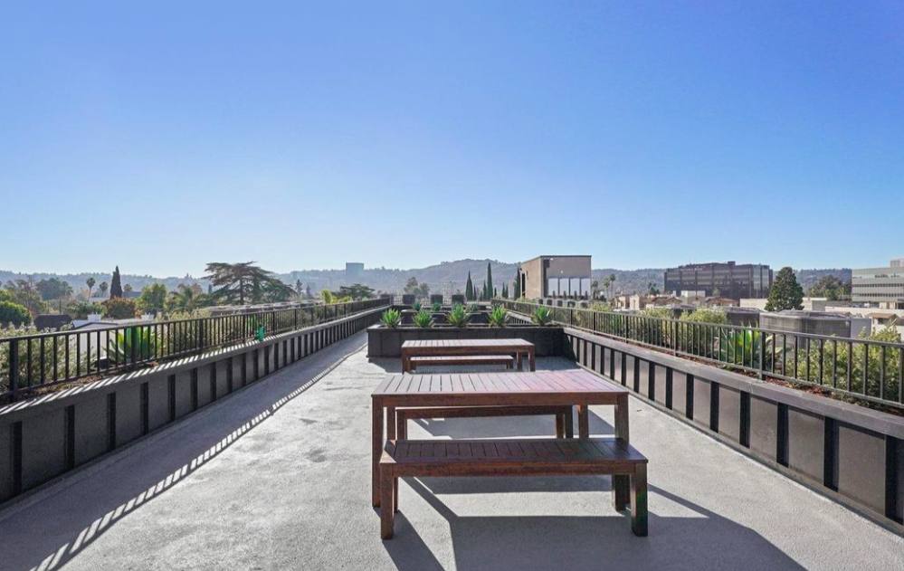 Apartment for rent at 10806 Blix St #402, North Hollywood, CA 91602