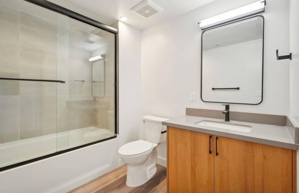 Apartment for rent at 10806 Blix St #402, North Hollywood, CA 91602