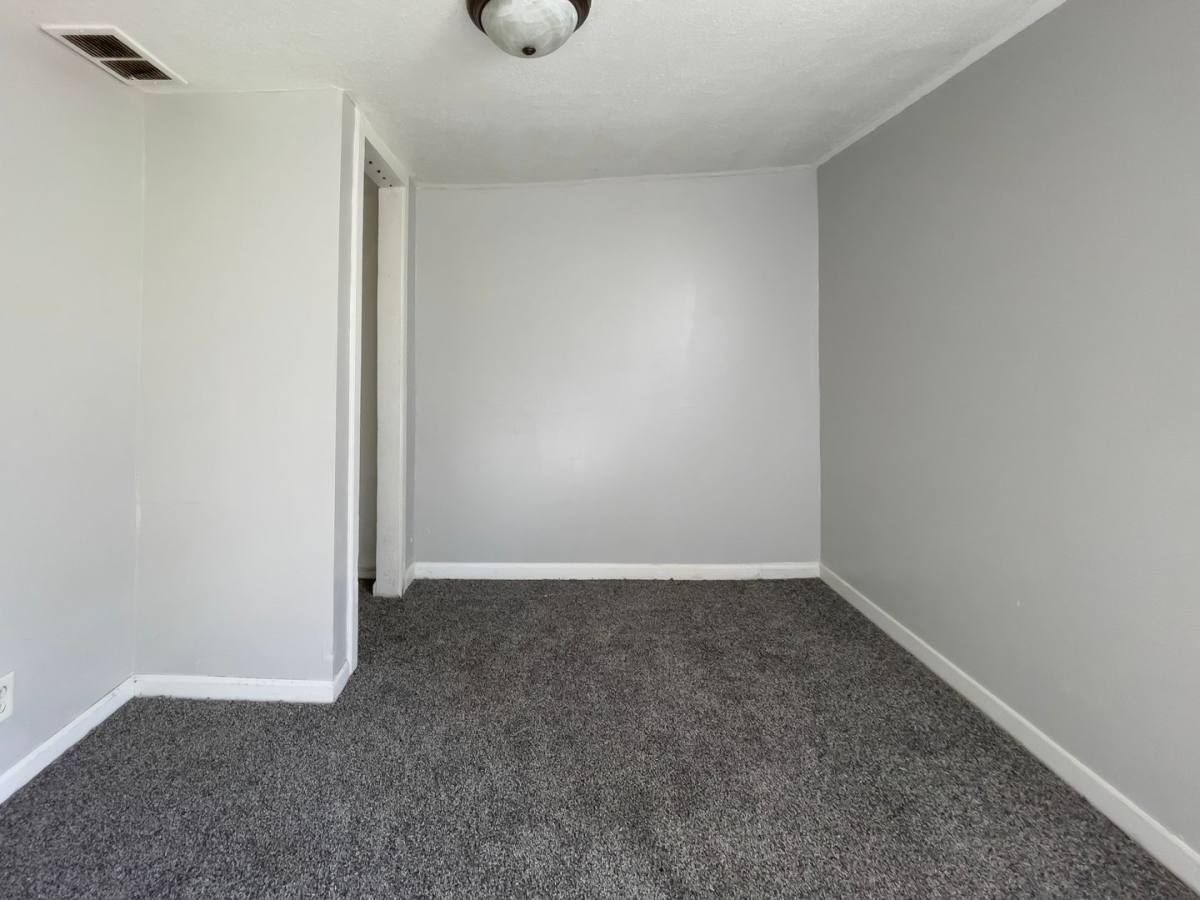 Apartment for rent at 1521 E Kirby Ave, Muncie, IN 47302