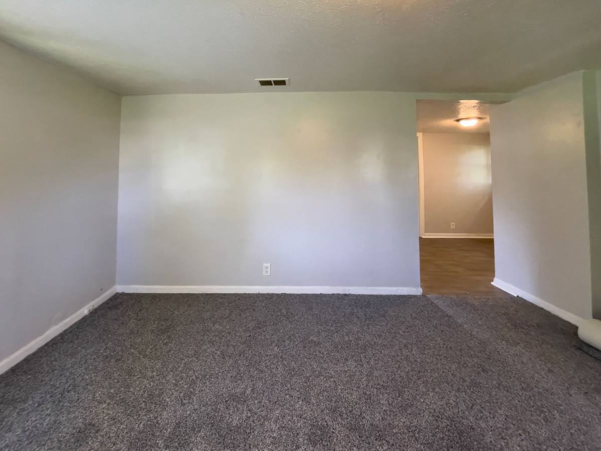 Apartment for rent at 1521 E Kirby Ave, Muncie, IN 47302