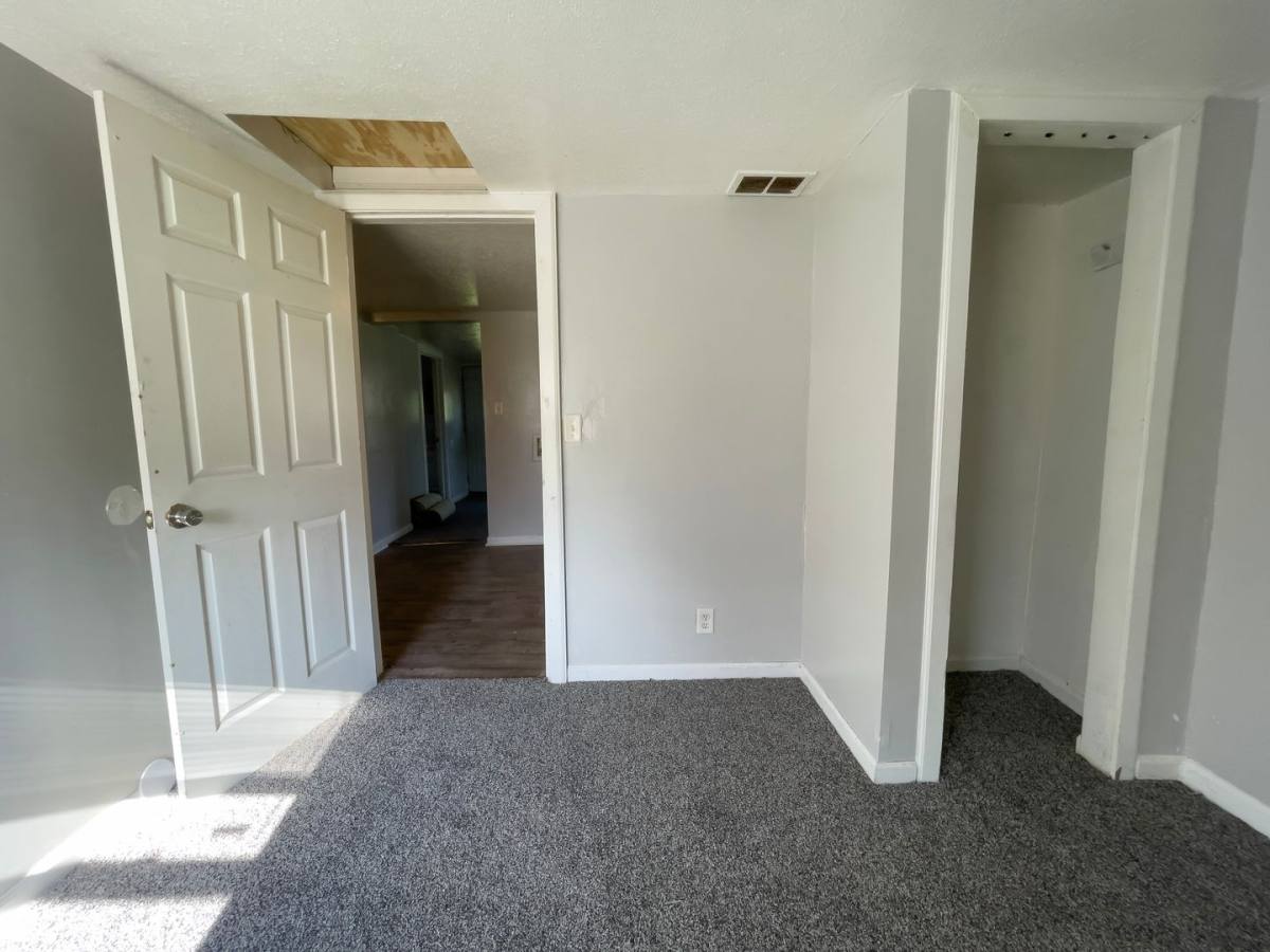 Apartment for rent at 1521 E Kirby Ave, Muncie, IN 47302