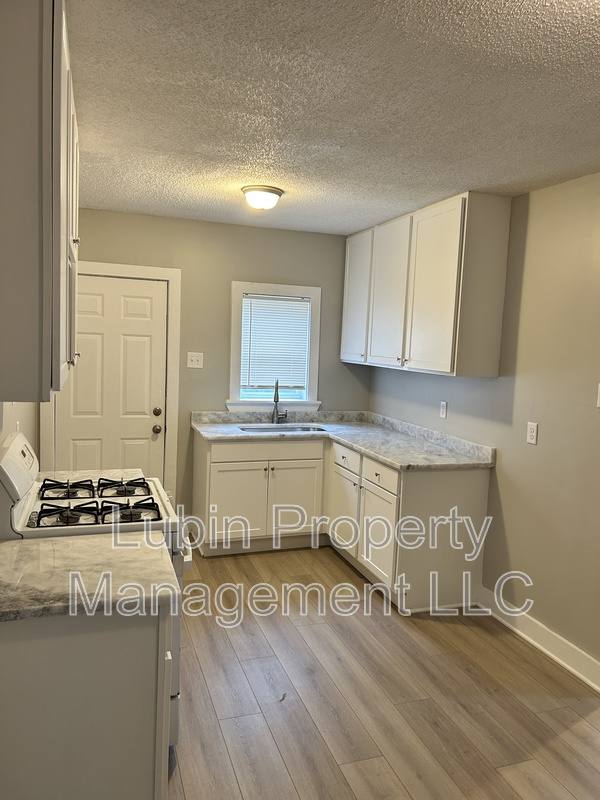 Apartment for rent at 2406 Forest Ave, Memphis, TN 38112