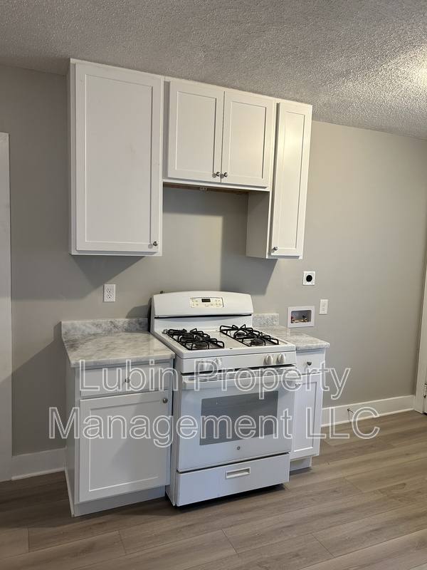 Apartment for rent at 2406 Forest Ave, Memphis, TN 38112
