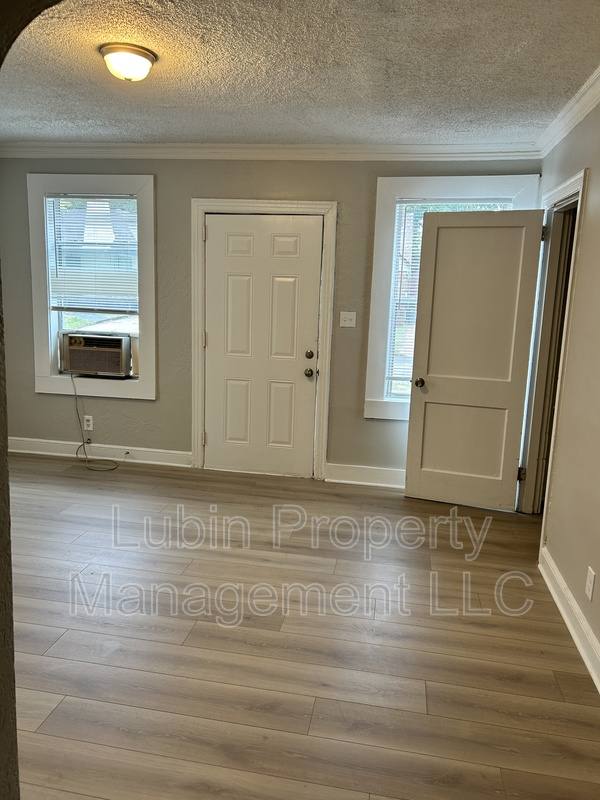 Apartment for rent at 2406 Forest Ave, Memphis, TN 38112