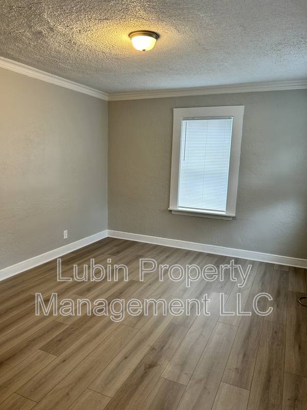 Apartment for rent at 2406 Forest Ave, Memphis, TN 38112