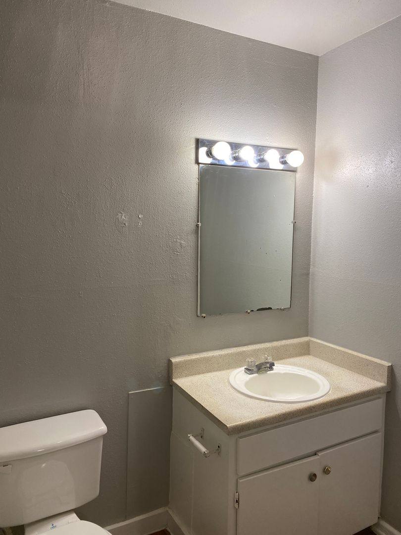Apartment for rent at 701 E Grayson St, San Antonio, TX 78208