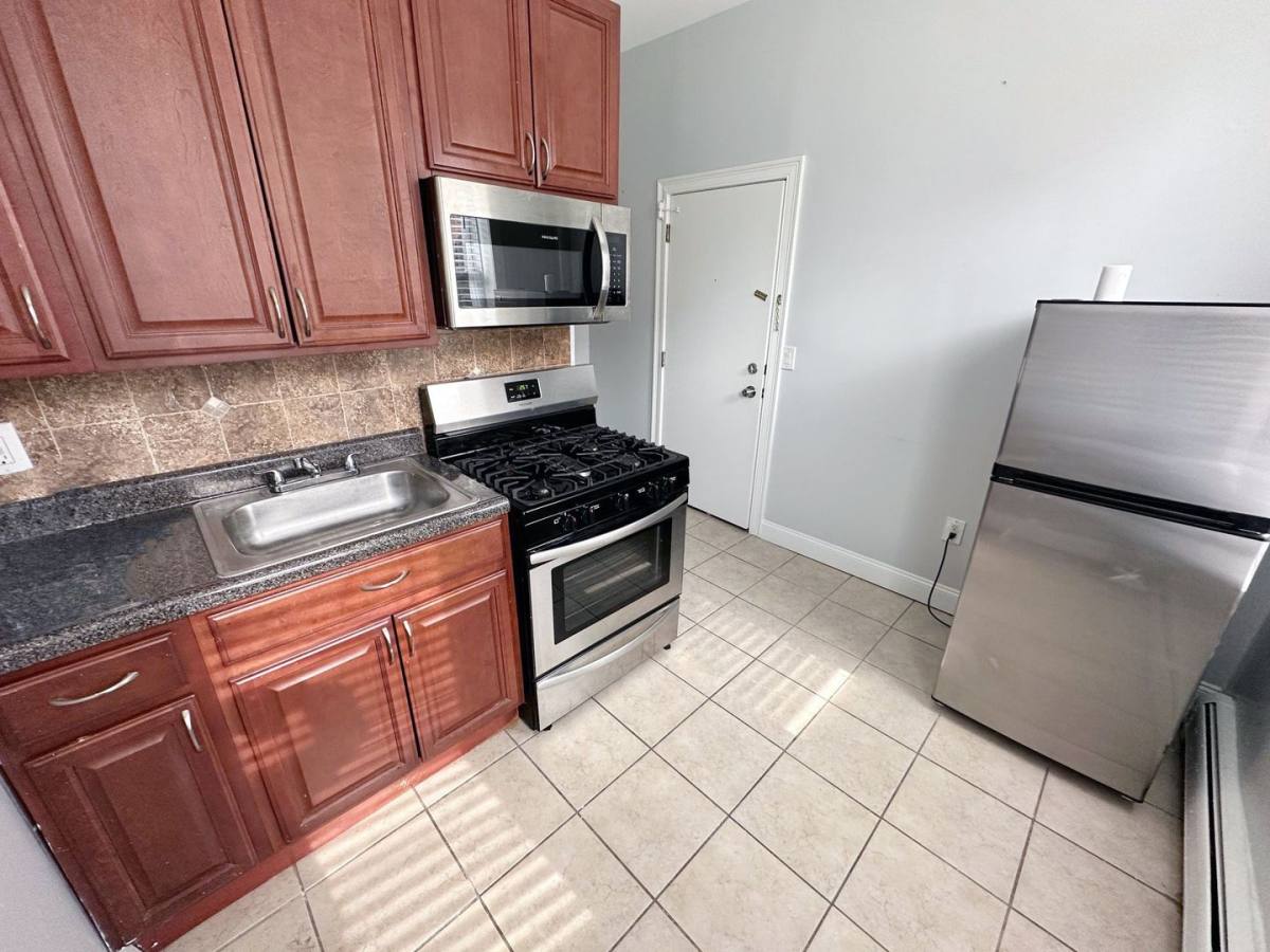 Apartment for rent at 620 8th St, Union City, NJ 07087