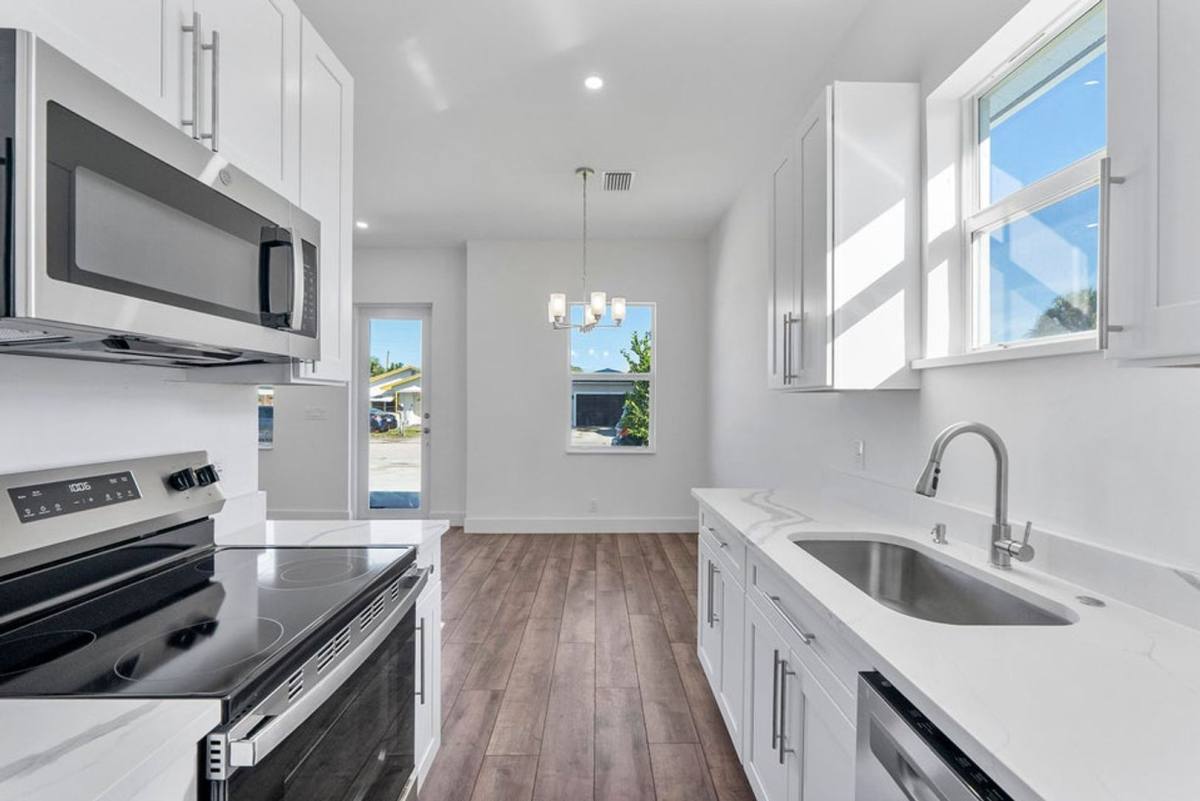 House for rent at 1573 W 16th St, West Palm Beach, FL 33404