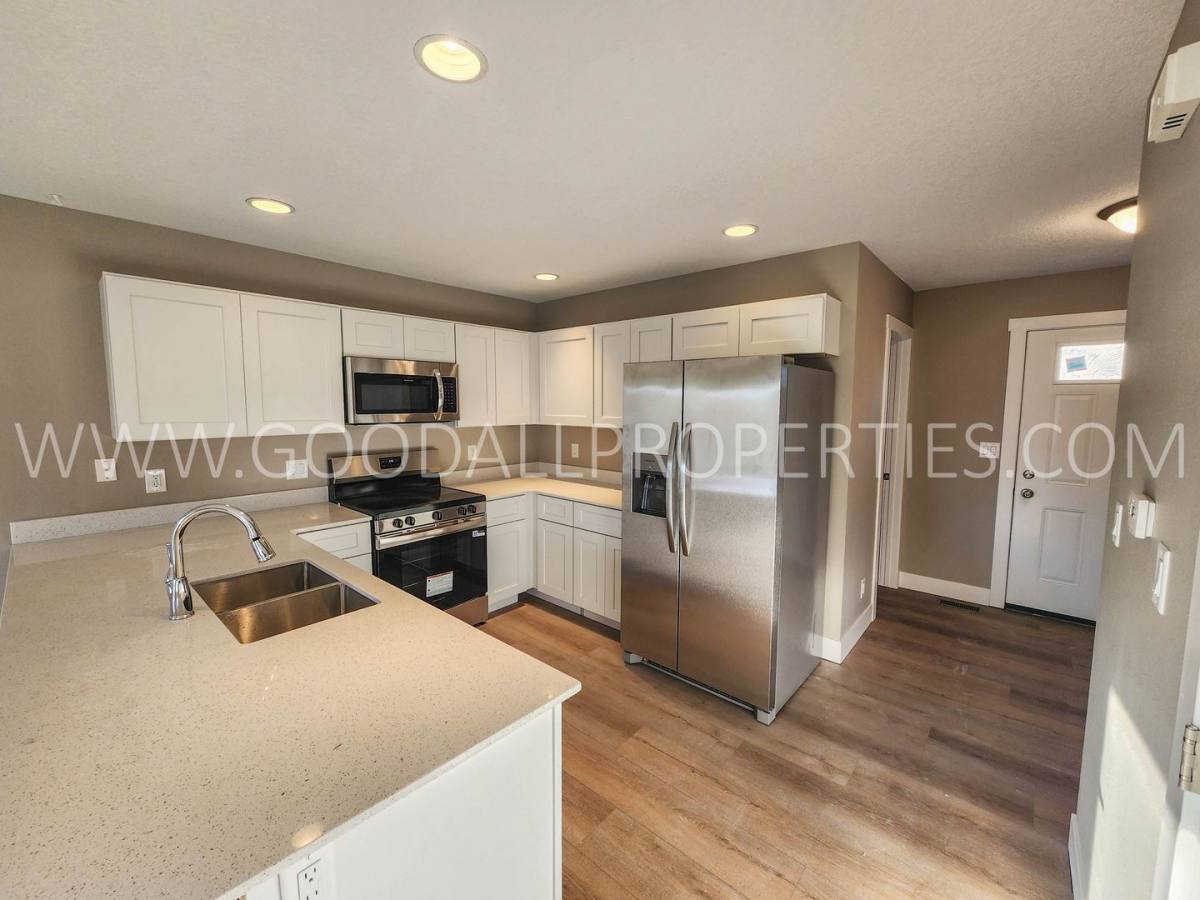 House for rent at 425 SE Waco Place, Waukee, IA 50263