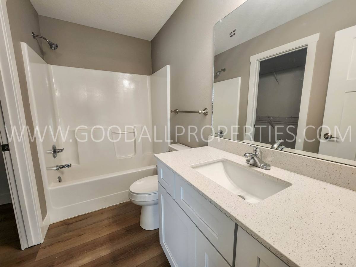 House for rent at 425 SE Waco Place, Waukee, IA 50263