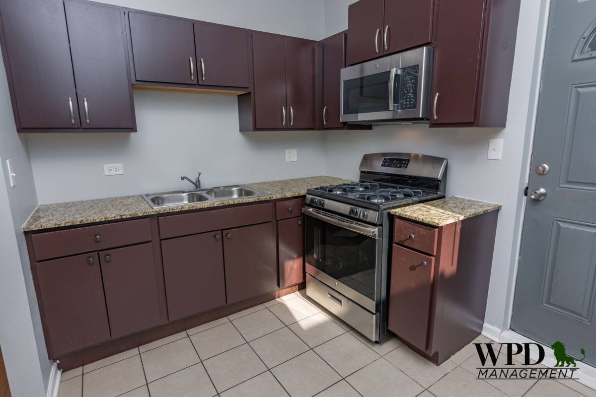 Apartment for rent at 1649 W 78th St, Chicago, IL 60620