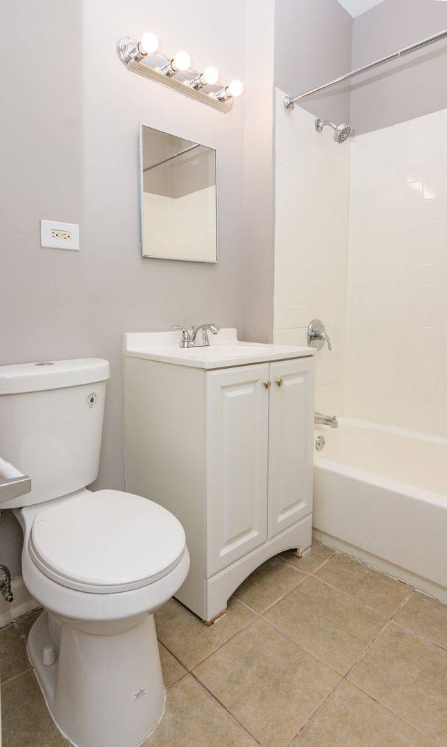 Apartment for rent at 2475 E 74th Place #3E, Chicago, IL 60649