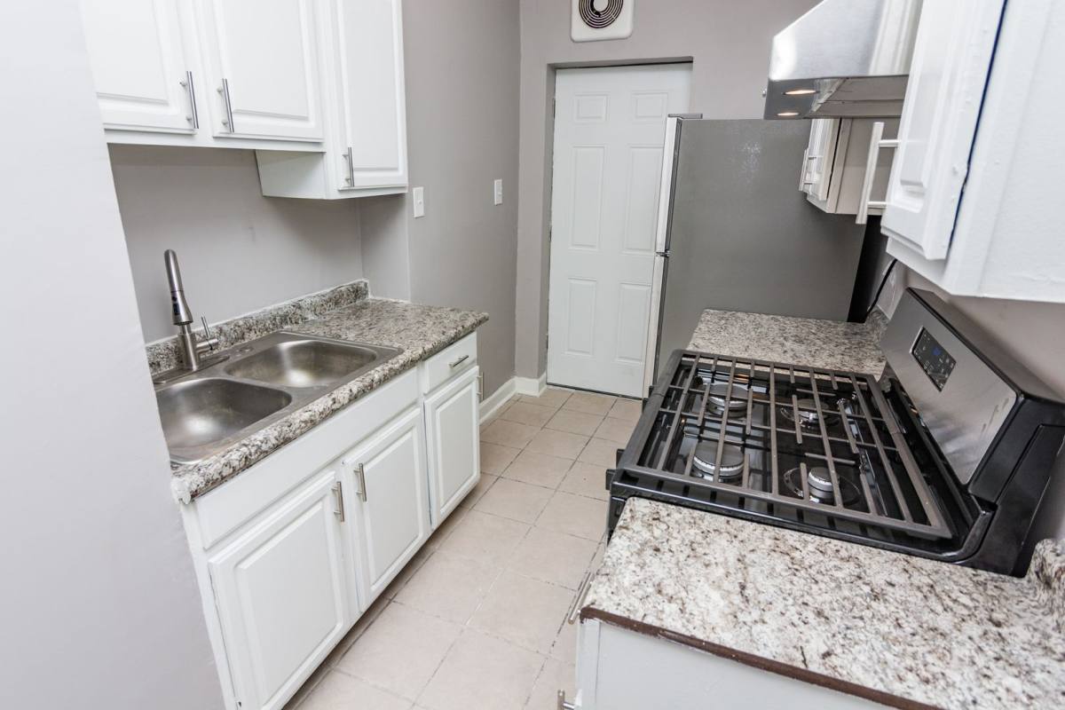 Apartment for rent at 2475 E 74th Place #3E, Chicago, IL 60649