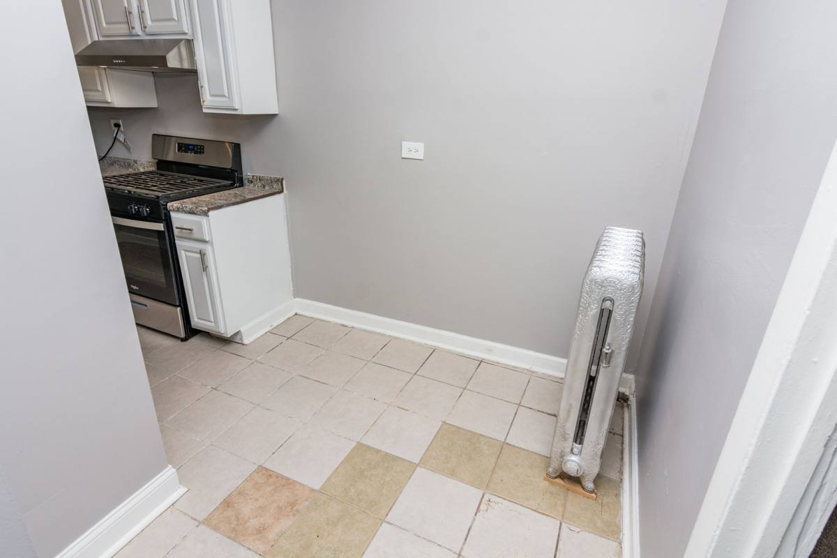 Apartment for rent at 2475 E 74th Place #3E, Chicago, IL 60649