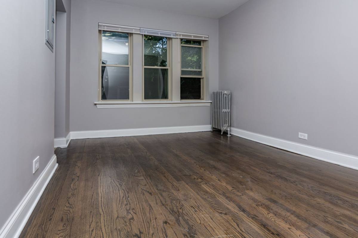 Apartment for rent at 7631 S E End Ave, Chicago, IL 60649