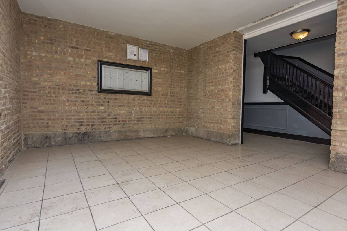 Apartment for rent at 7631 S E End Ave, Chicago, IL 60649