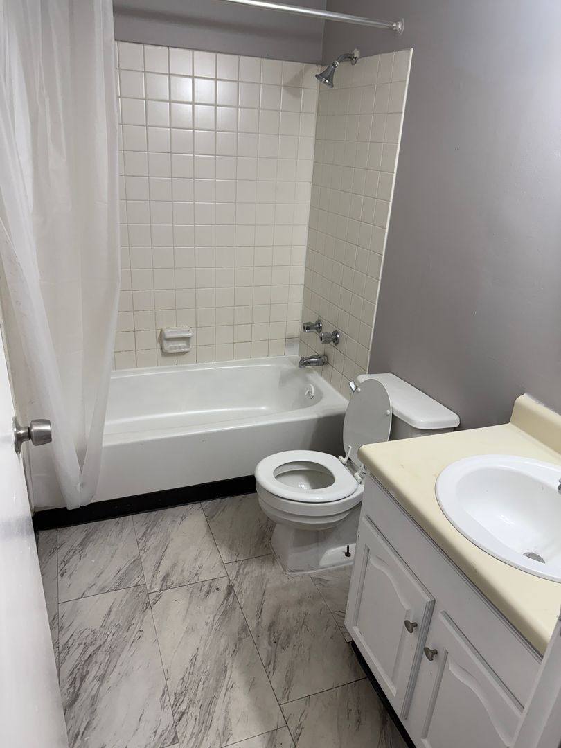 Apartment for rent at 3054 W Madison St #101, Chicago, IL 60612