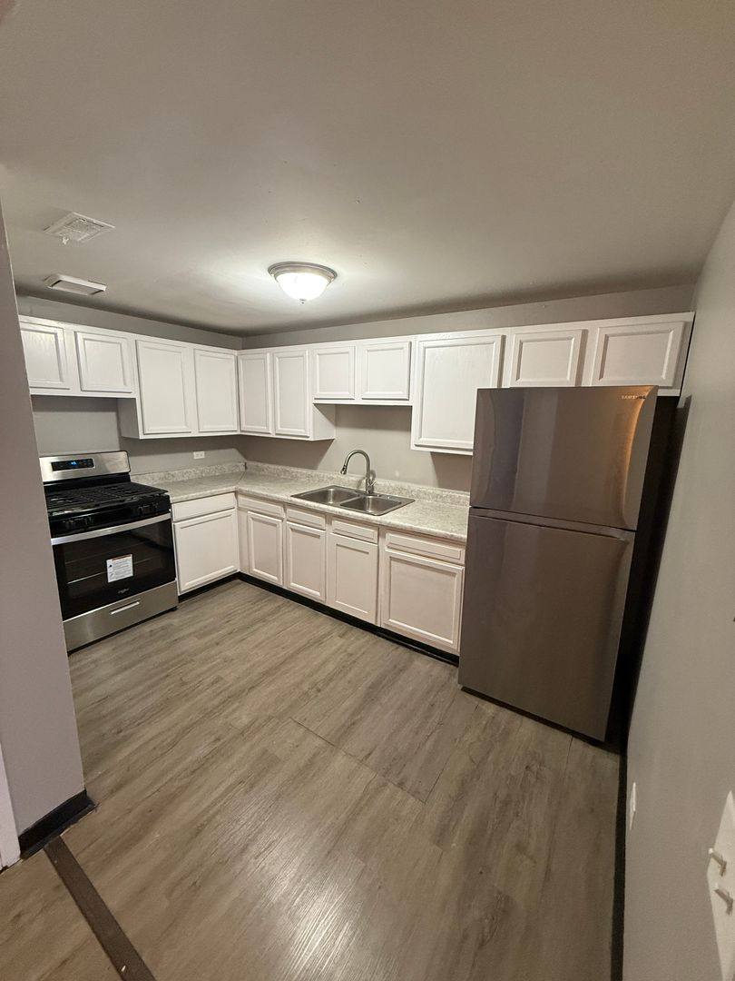 Apartment for rent at 3054 W Madison St #101, Chicago, IL 60612
