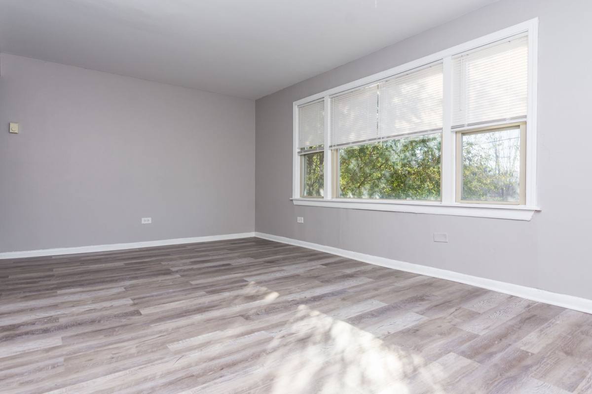 Apartment for rent at 8213 S Exchange Ave #3, Chicago, IL 60617