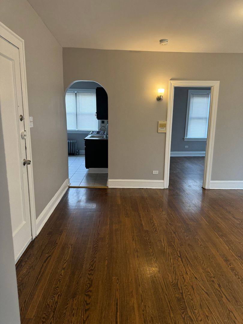 Apartment for rent at 7646 S Ingleside Ave #3B, Chicago, IL 60619