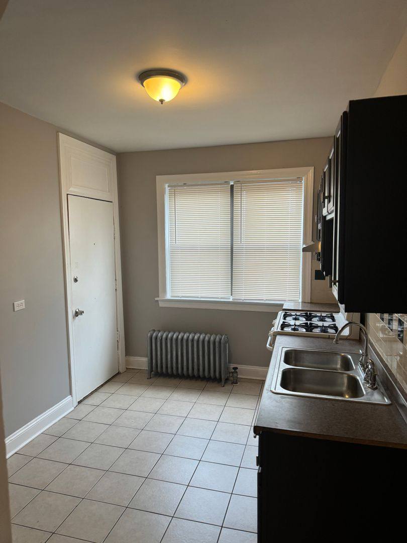 Apartment for rent at 7646 S Ingleside Ave #3B, Chicago, IL 60619
