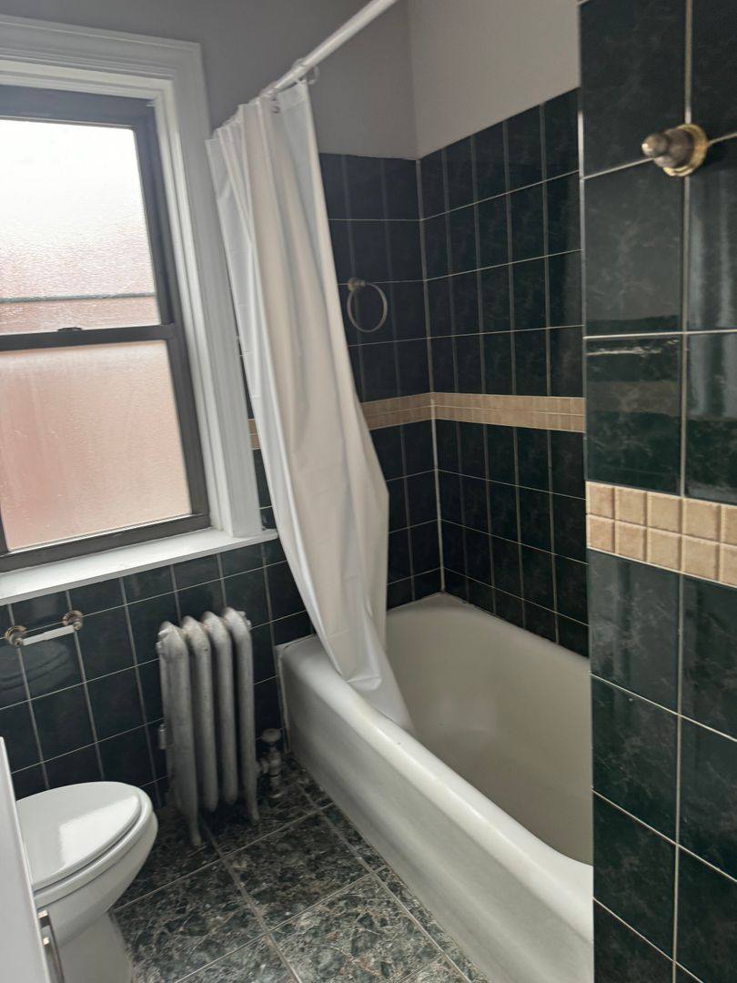 Apartment for rent at 7646 S Ingleside Ave #3B, Chicago, IL 60619