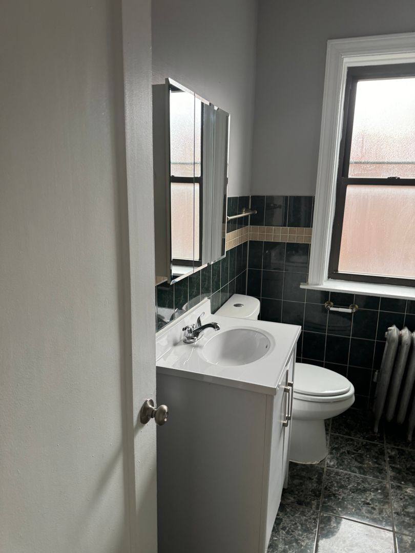 Apartment for rent at 7646 S Ingleside Ave #3B, Chicago, IL 60619