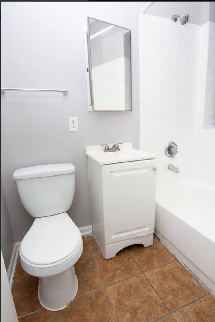 Apartment for rent at 234 N Pine Ave #1N, Chicago, IL 60644