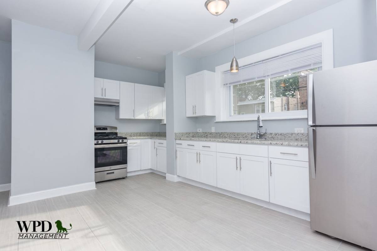 Apartment for rent at 7637 S Colfax #3A, Chicago, IL 60649