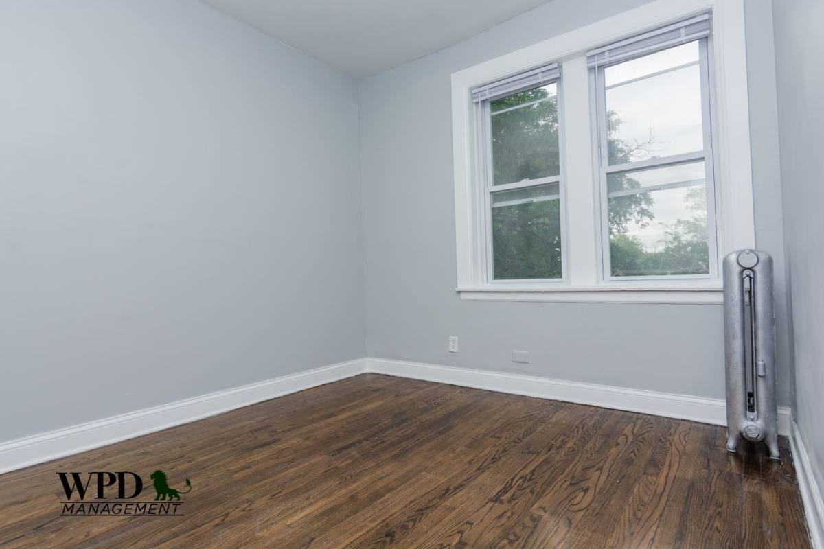Apartment for rent at 7637 S Colfax #3A, Chicago, IL 60649