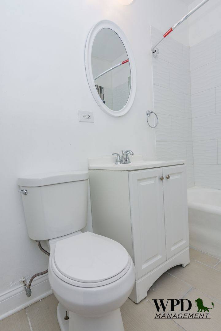 Apartment for rent at 7637 S Colfax #3A, Chicago, IL 60649