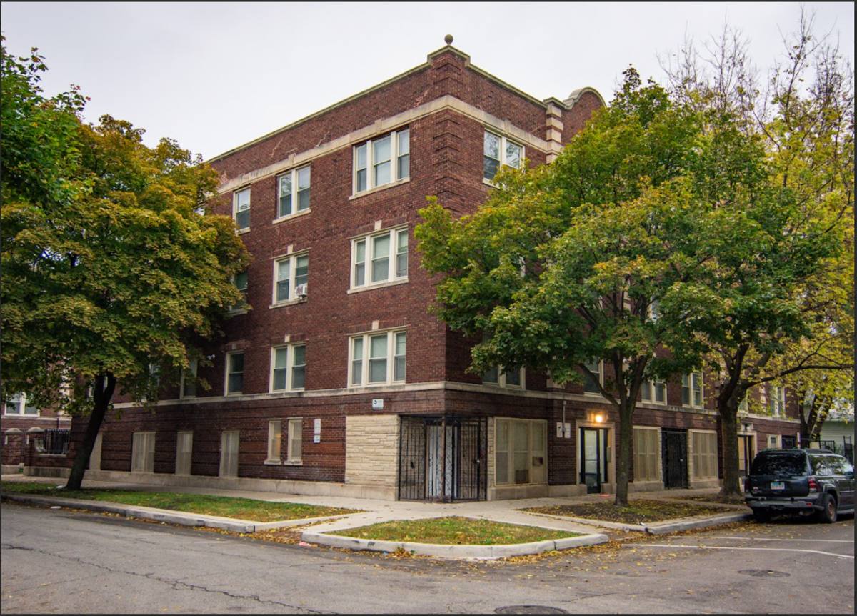 Apartment for rent at 2822 E 78th St, Chicago, IL 60649