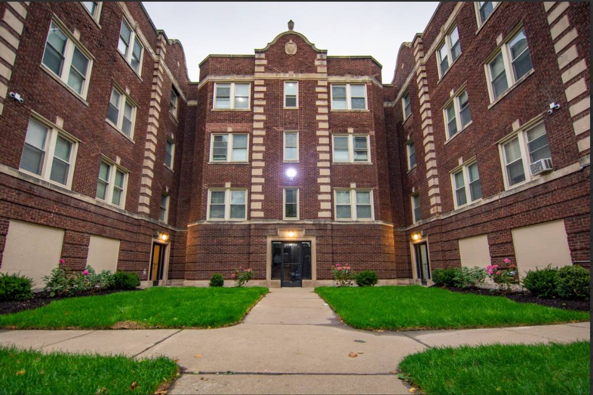 Apartment for rent at 2822 E 78th St, Chicago, IL 60649