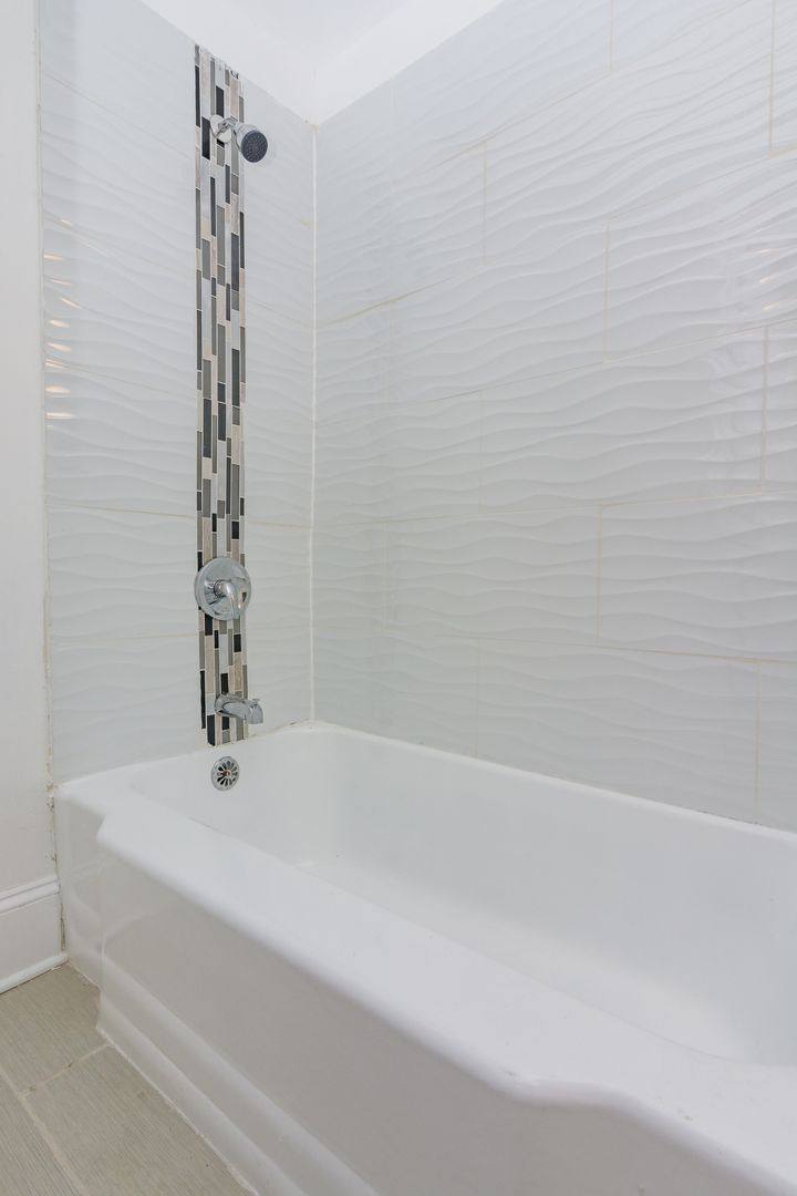 Apartment for rent at 2822 E 78th St, Chicago, IL 60649