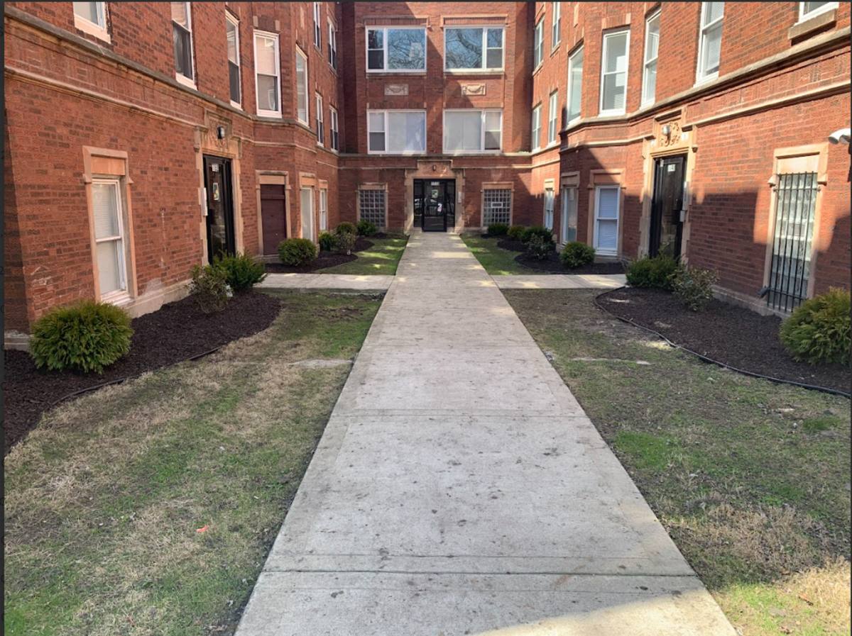 Apartment for rent at 2452 E 78th St, Chicago, IL 60649