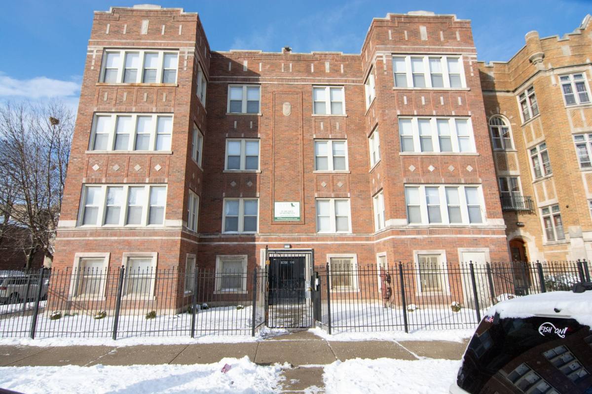 Apartment for rent at 1642 W 81st St, Chicago, IL 60620