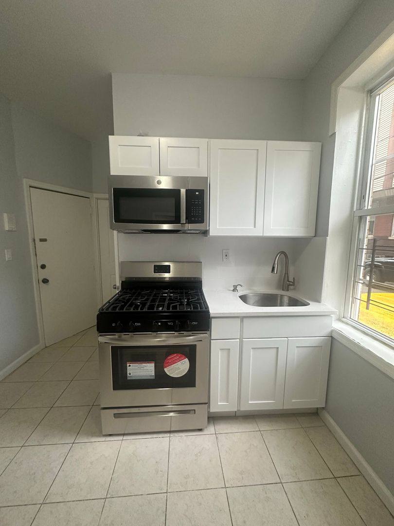 Apartment for rent at 810 W St, Union City, NJ 07087