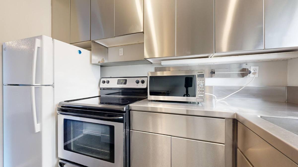 Townhouse for rent at 1817 California St, San Francisco, CA 94109