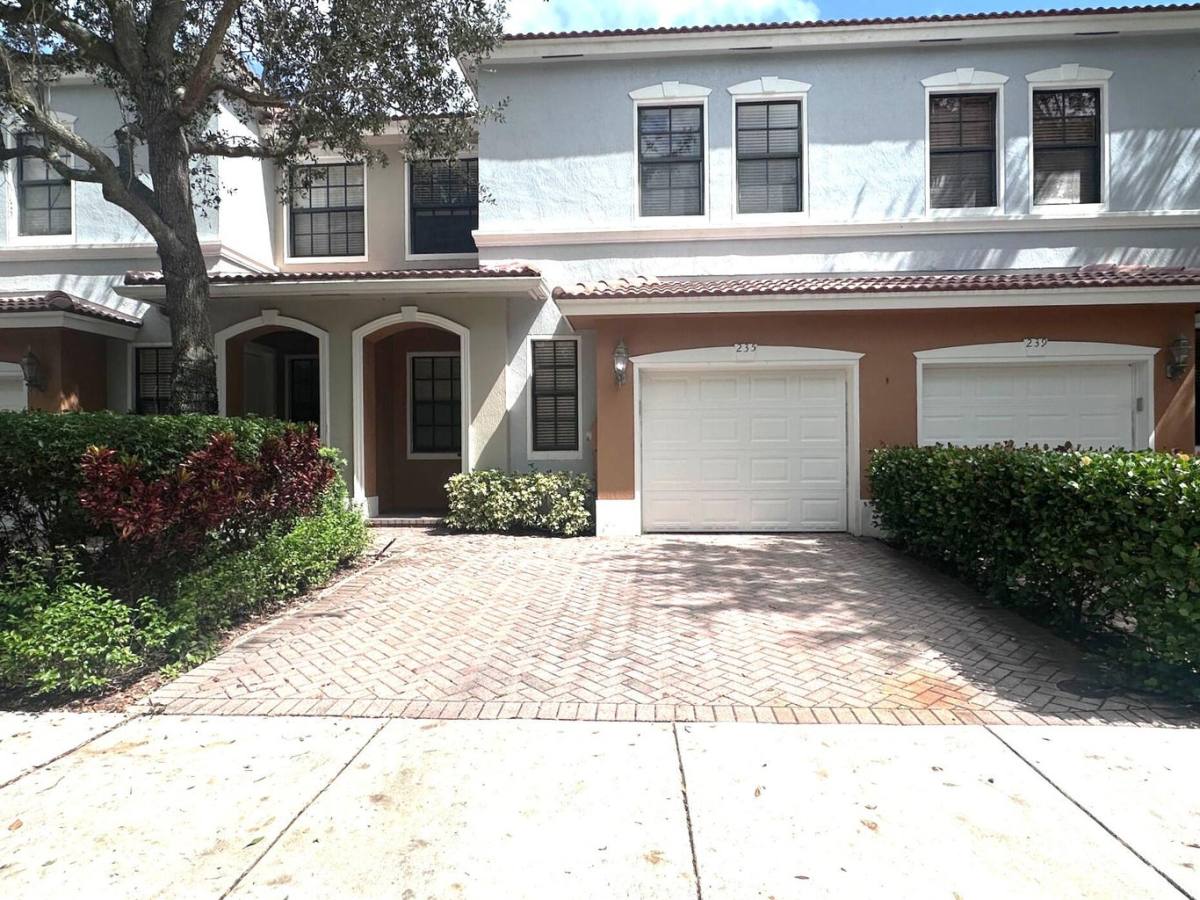 Townhouse for rent at 235 Chrystie Circle, Delray Beach, FL 33484