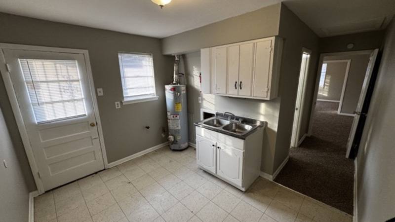 Apartment for rent at 832 Whitford Place, Memphis, TN 38106