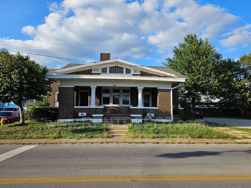 Apartment for rent at 400 E Columbia St #C, Evansville, IN 47711