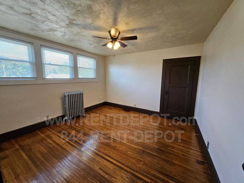 Apartment for rent at 400 E Columbia St #C, Evansville, IN 47711